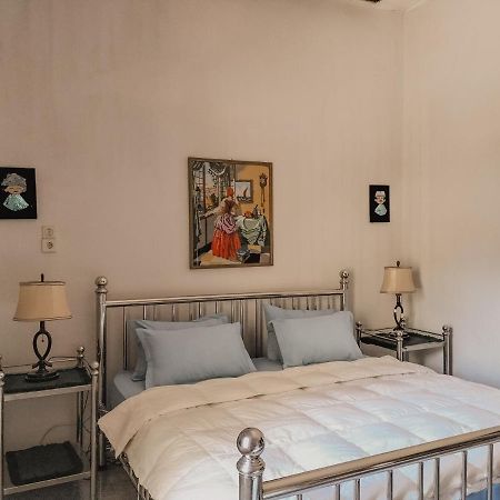 Brussels Homestay Balige Eksteriør billede